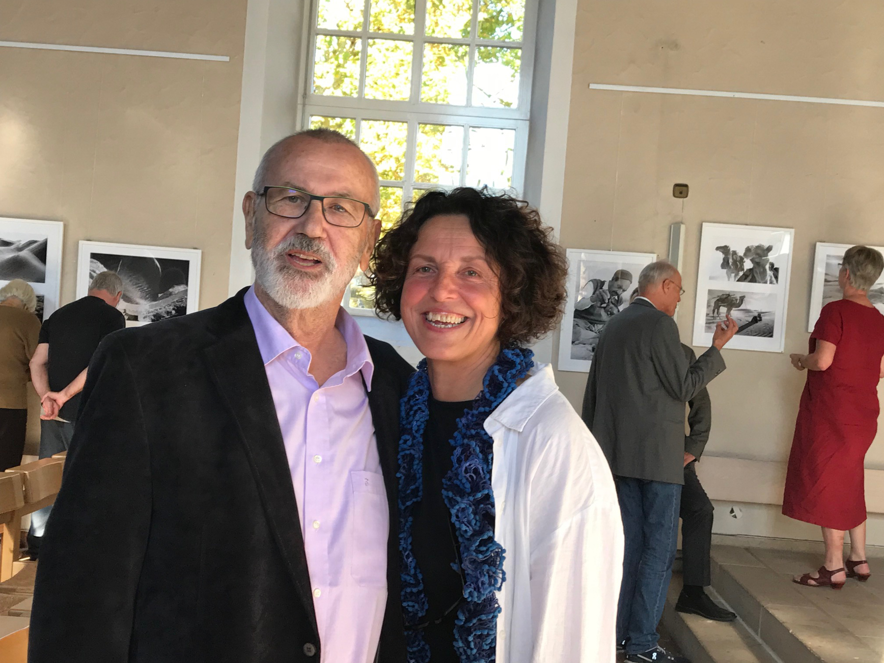 Mit Arnd Pählig, Freund und Kurator der Ausstellung. Bild: Heidi Haug
